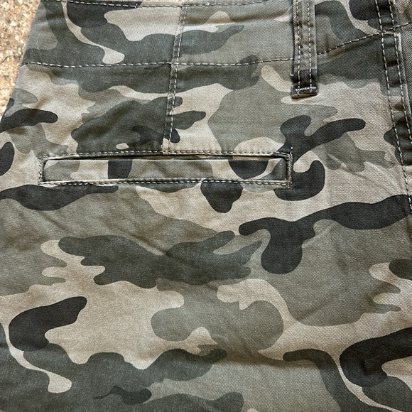 NWT Old Navy Built in Flex Camo Cargo shorts - Picture 9 of 12